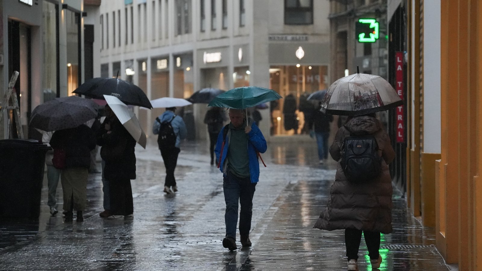 Spain evacuates thousands as 'extraordinary' rain strikes