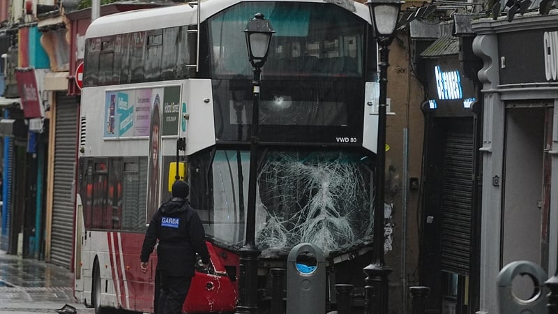 Gardaí agus seirbhísí éigeandála ar dualgas ar Shráid an Iarla Thuaidh
