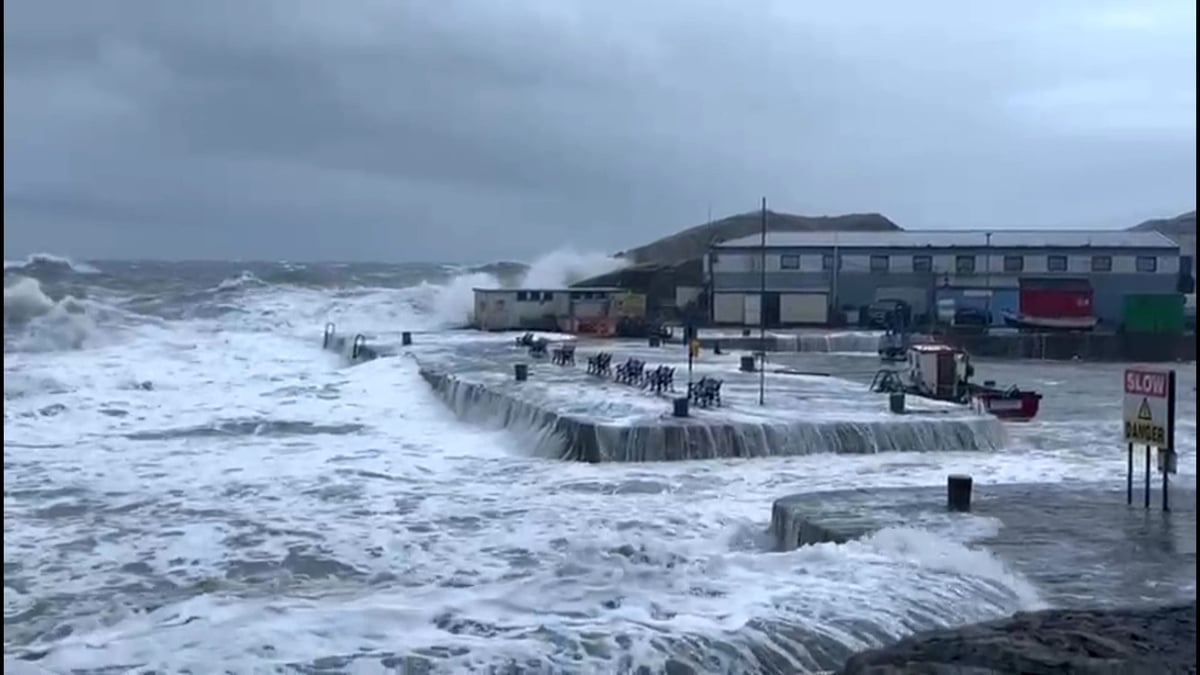 Orange weather warnings remain in Dublin, Wicklow, Louth and Waterford