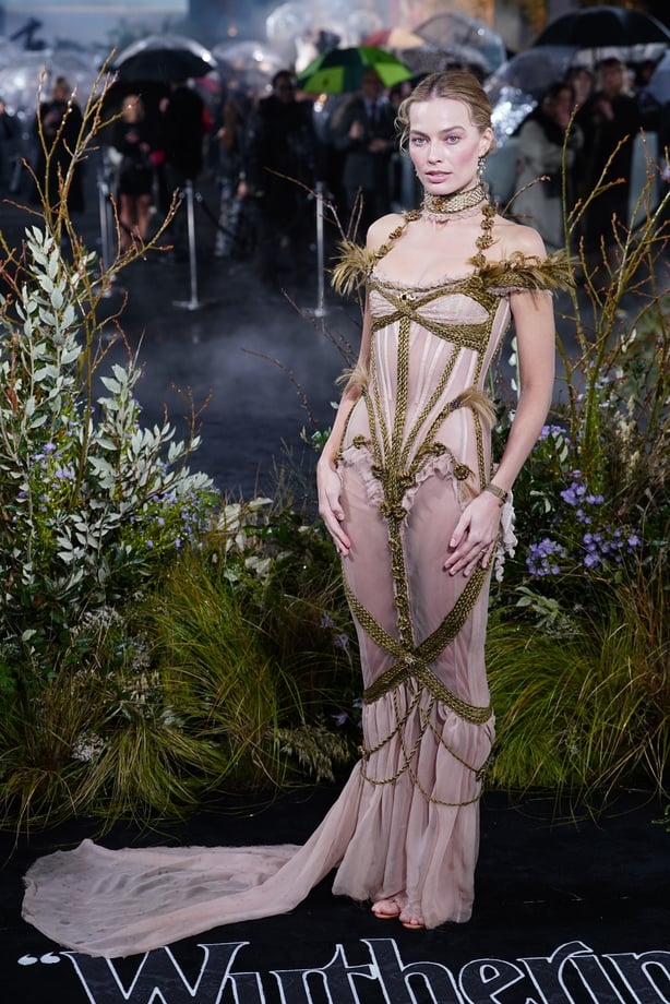 Margot Robbie wearing Dilara Findikoglu 