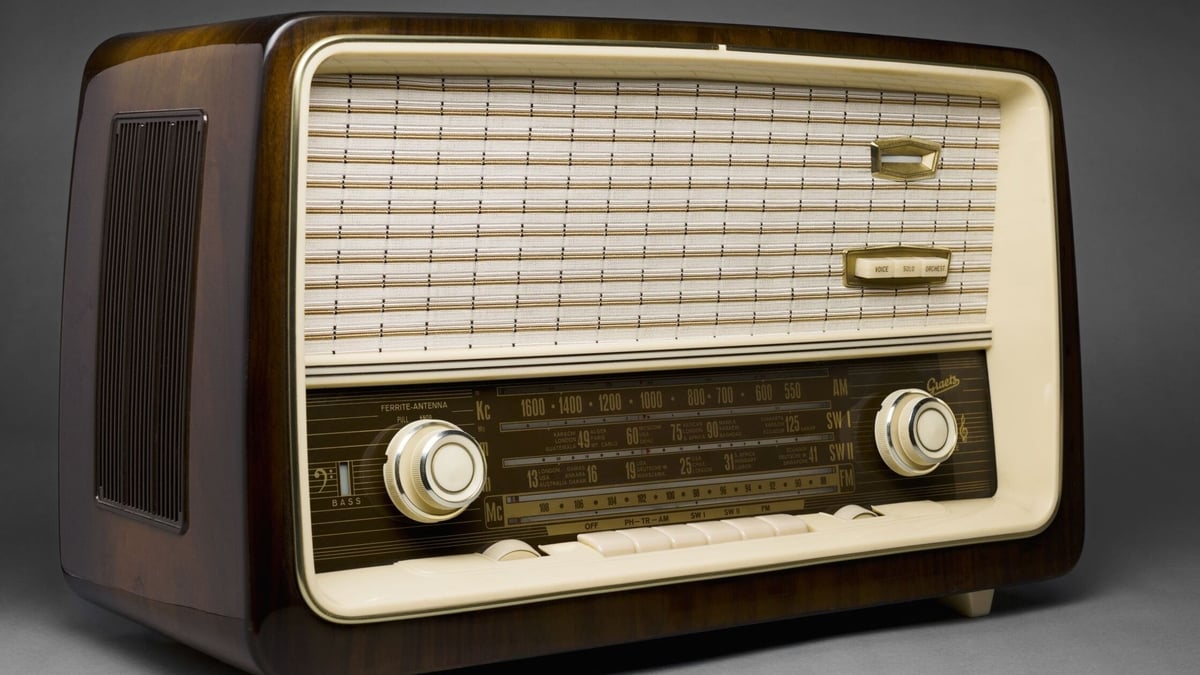 Ally Nic Cearáin, Macléinn ar thaithí oibre.