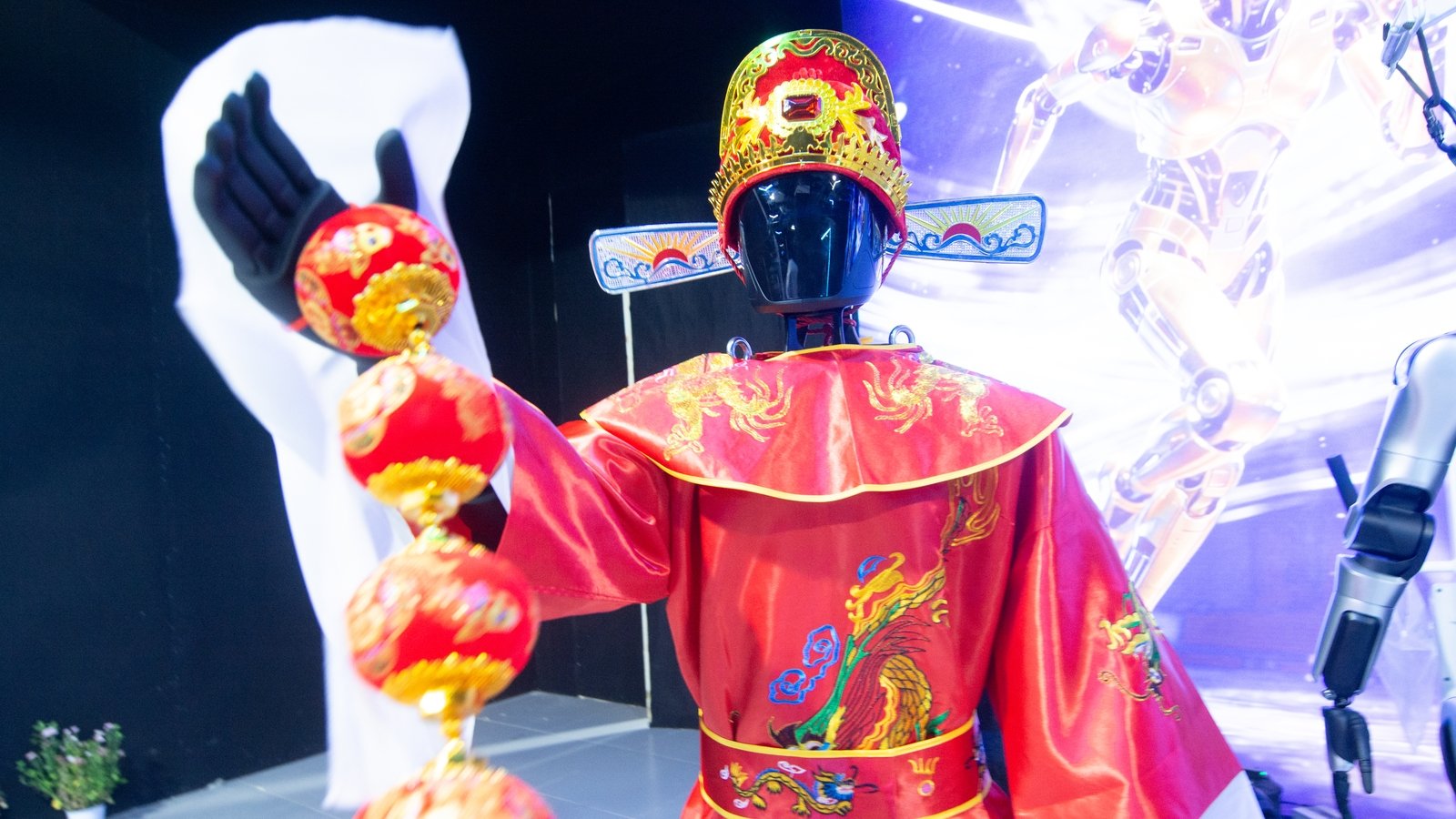 Chinese robot makers ready for Lunar New Year spotlight