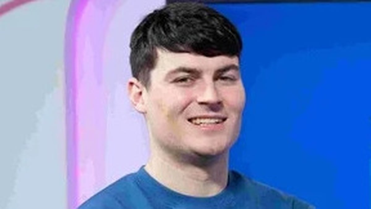 Joe Mac Aoidh, mac léinn máistreacha. 