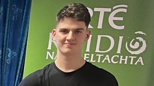 Amhlaoibh Ó Beoláin Ó Siocháin, amhránaí agus ceoltóir.  show image