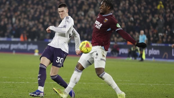 Manchester United's Slovenian striker #30 Benjamin Sesko (L) scores