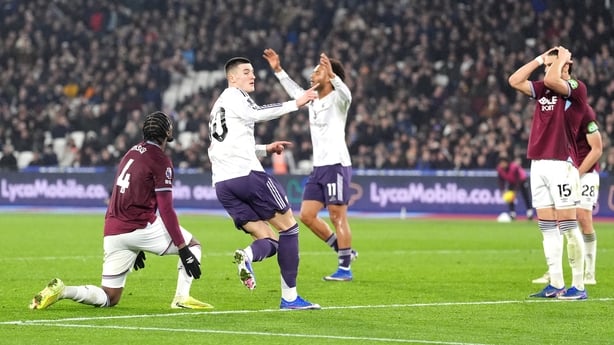 Manchester United's Benjamin Sesko (second left) celebrates
