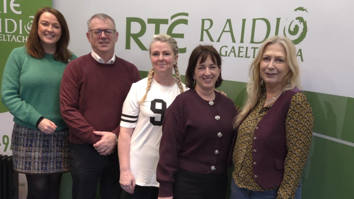 Frances Uí Mhíocháin, Bernie Mhic Aodha, agus Mairéad Ní Mhaonaigh. 