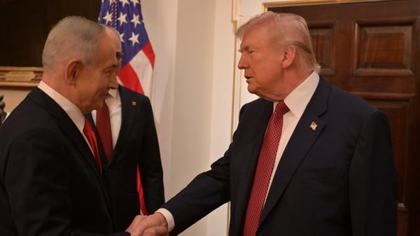 Donald Trump shakes hands with Benjamin Netanyahu