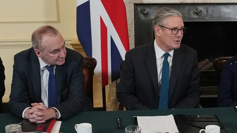 Chris Wormald (left) and Prime Minister Keir Starmer in Downing Street facing the same direction