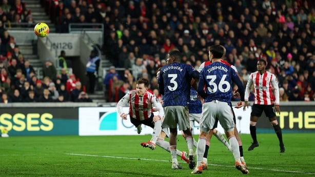 Keane Lewis-Potter of Brentford (l) scores against Arsenal, Premier League, February 2026