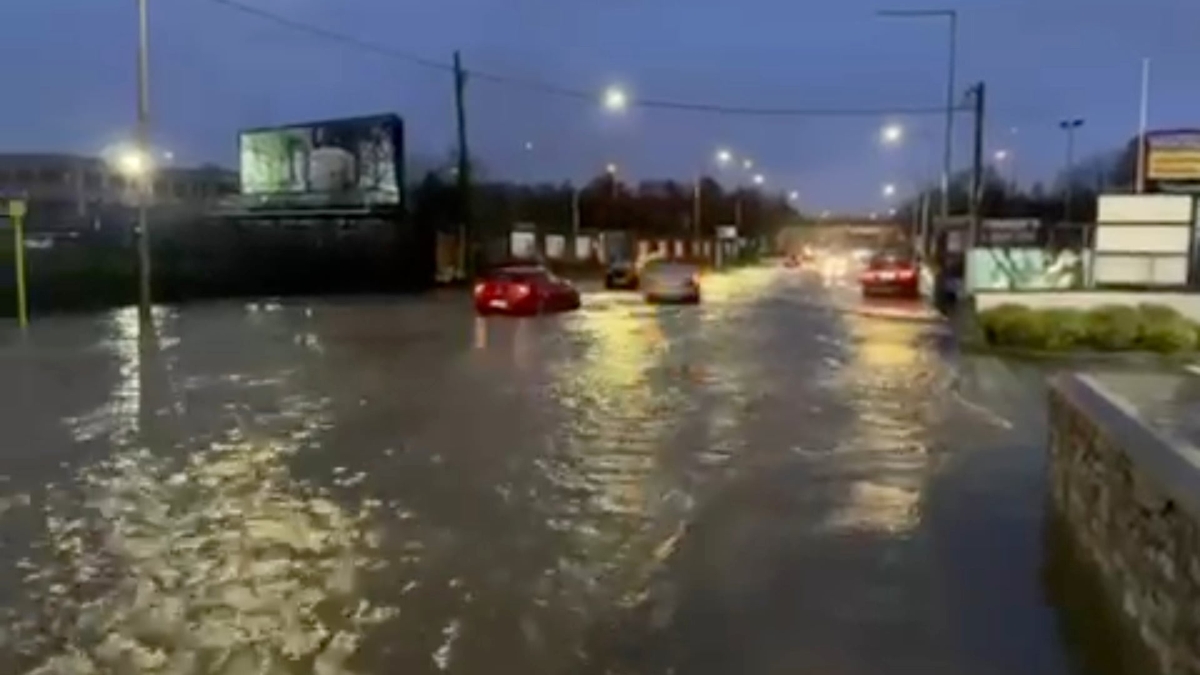 Flooding reported as warning in place for Dublin, Wicklow