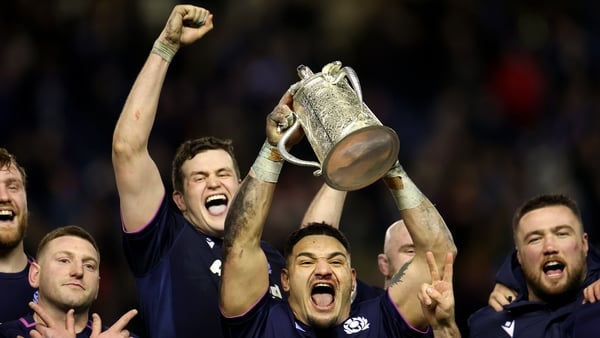 Sione Tuipulotu lifts the Calcutta Cup