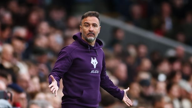 LONDON, ENGLAND - NOVEMBER 01: Vitor Pereira, Manager of Wolverhampton Wanderers, reacts on the touchline during the Premier League match between Fulham and Wolverhampton Wanderers at Craven Cottage on November 01, 2025 in London, England. (Photo by Dan Istitene/Getty Images)
