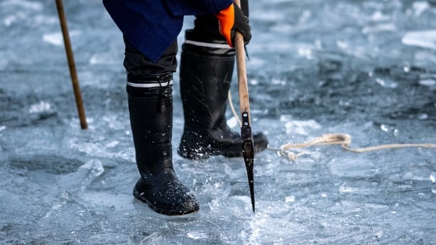 Lake Suwa ice breaking