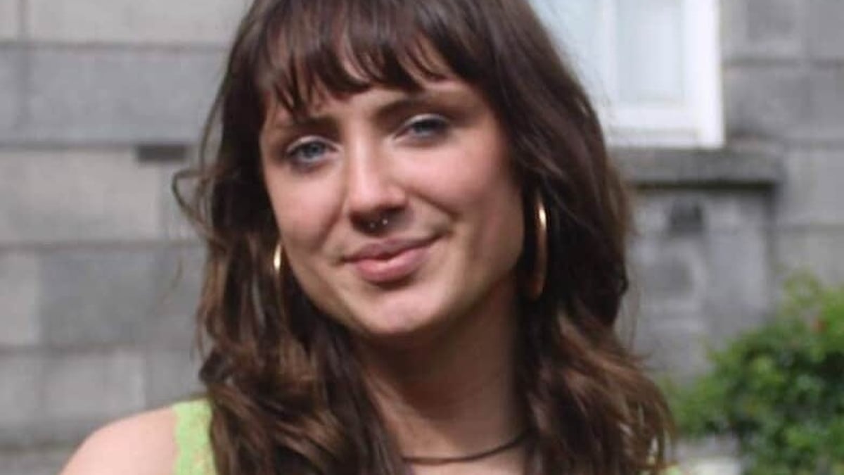 Faye Ní Raghallaigh, léiritheoir amharclannaíochta. 