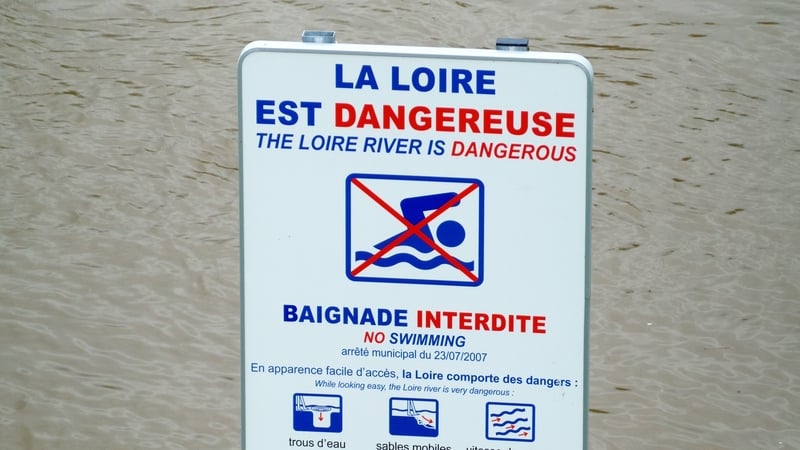 Warning sign for high water level in the Loire river near Amboise, France