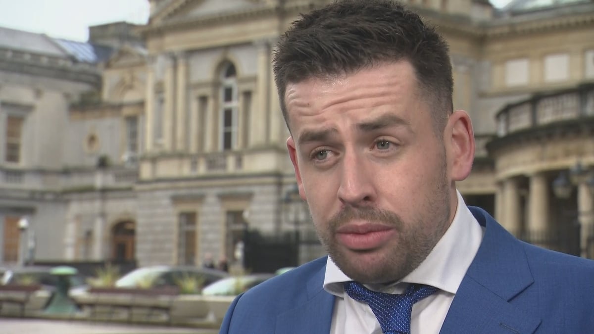 Conor Sheehan TD : TD ó Pháirtí an Lucht Oibre as Luimneach.