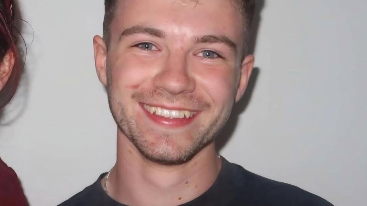 Isaac Masterson, mac léinn. 