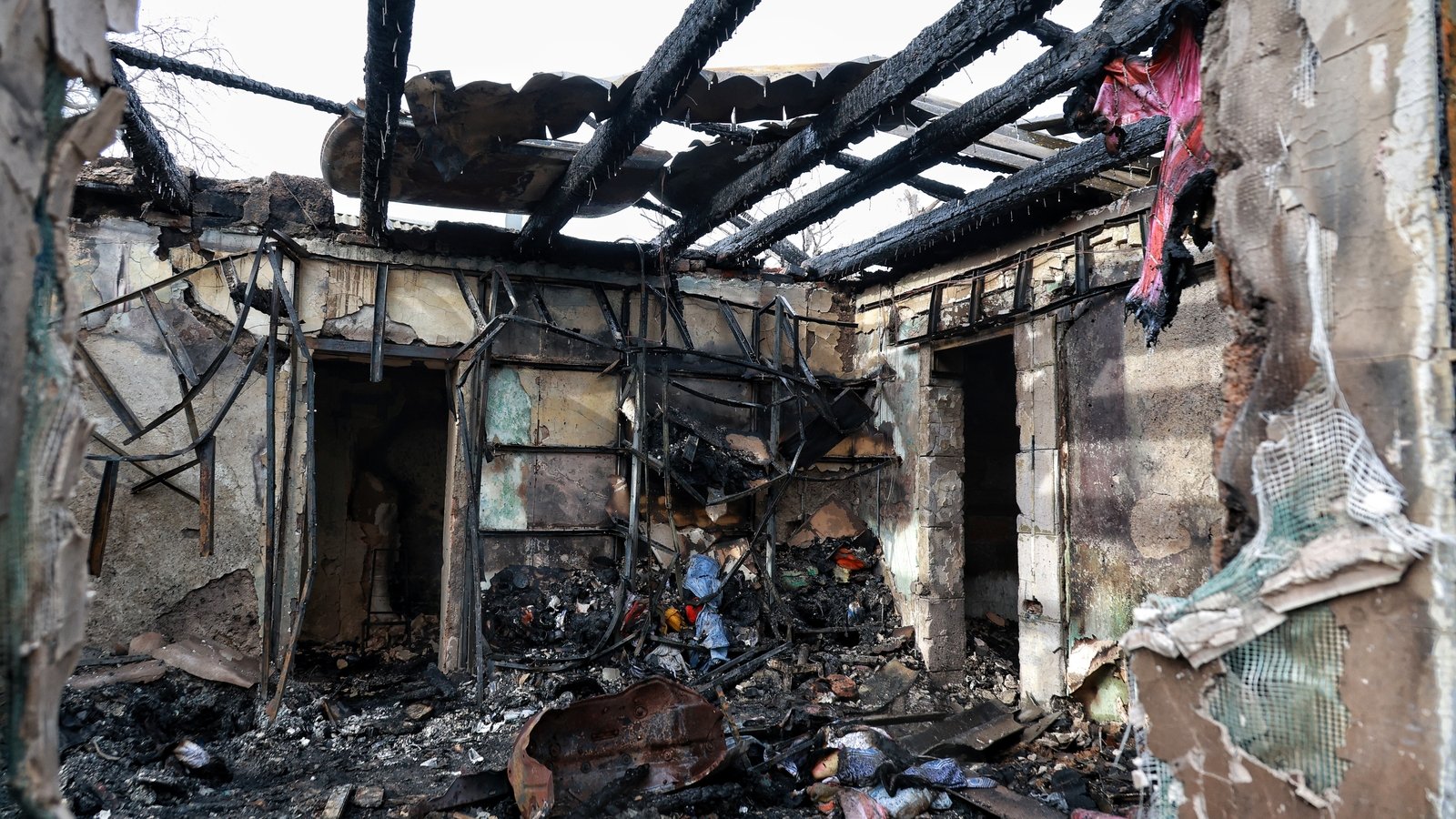 Ukraine explosions kill policewoman in 'terror' attack