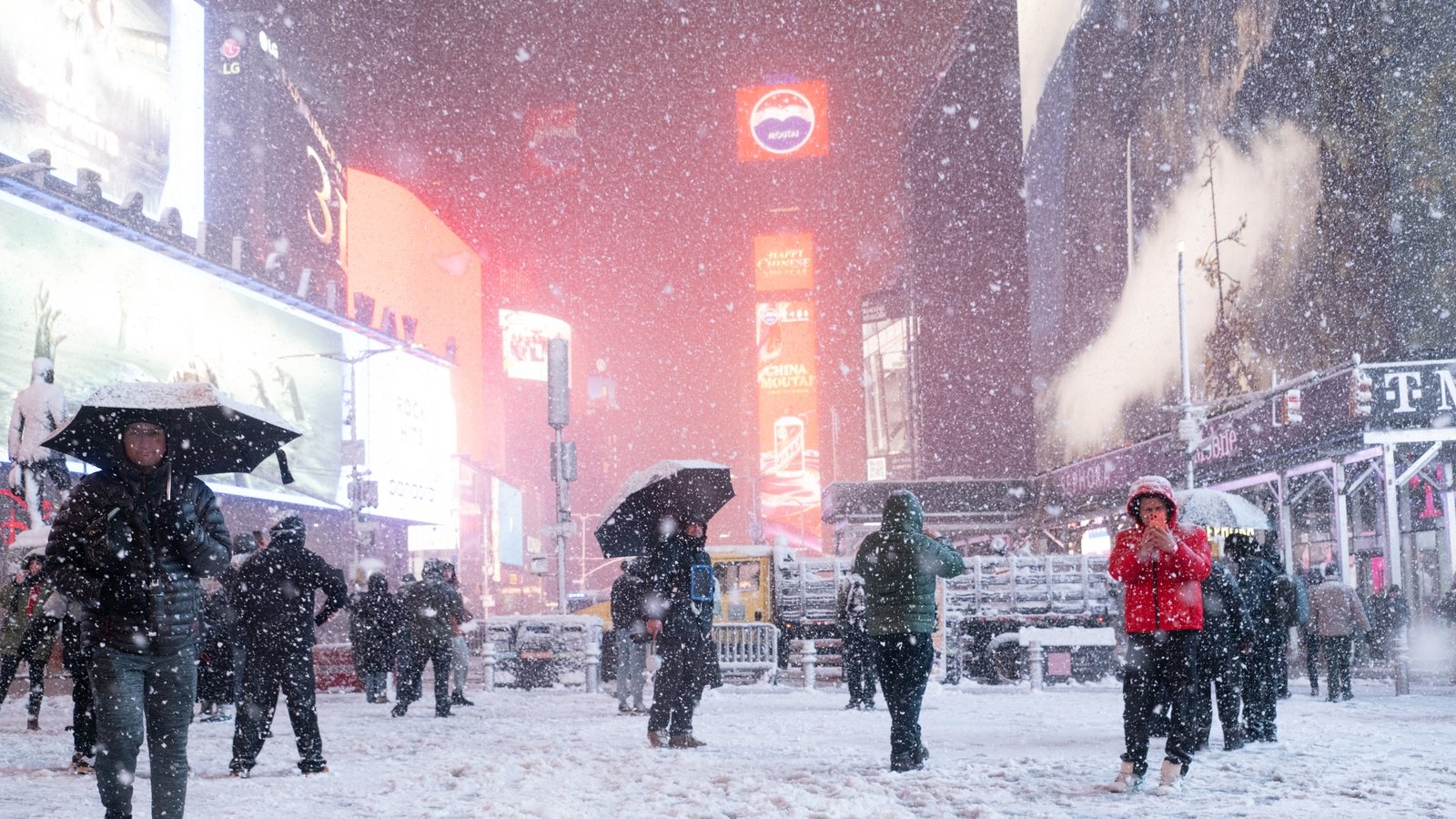 Winter storm shuts schools, disrupts travel in US