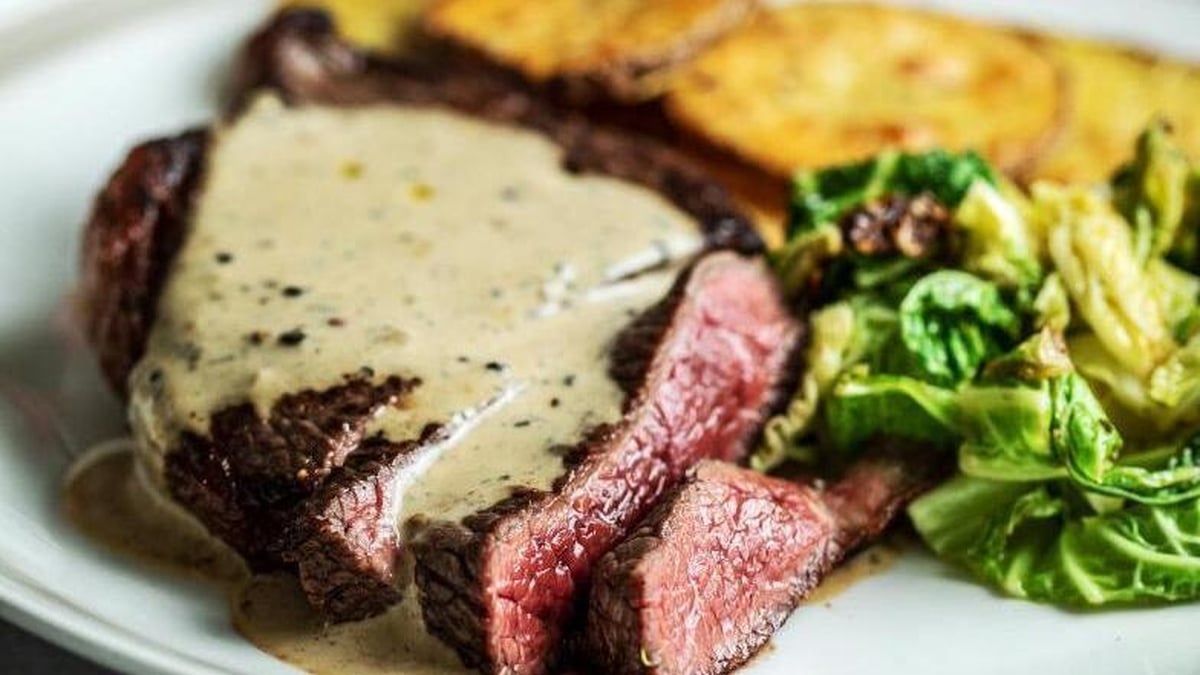 Nevens Recipes - Steak with Peppercorn Sauce and Rustic Potato Slices.