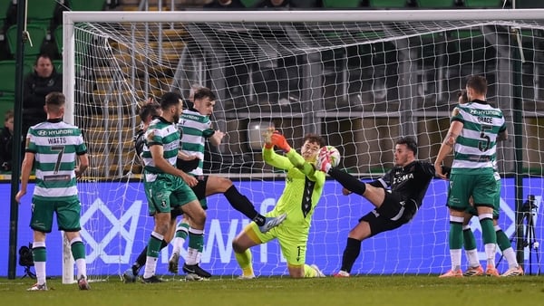 Danny Mullen scores Dundalk's late equaliser against Shamrock Rovers