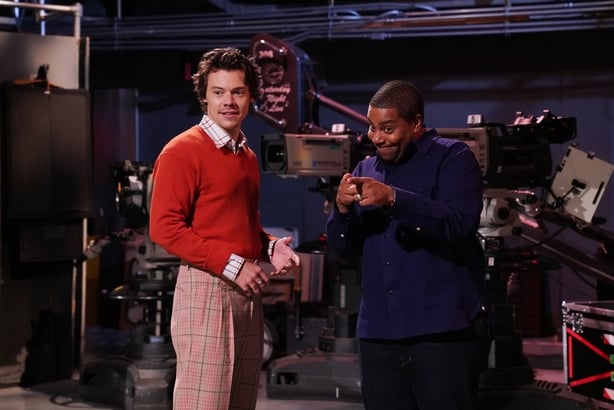 SATURDAY NIGHT LIVE -- "Harry Styles" Episode 1773 -- Pictured: (l-r) Host Harry Styles and Kenan Thompson during Promos in Studio 8H on Tuesday, November 12, 2019 -- (Photo by: Rosalind O'Connor/NBC/NBCU Photo Bank via Getty Images)