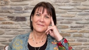 Áine Uí Fhoghlú show image