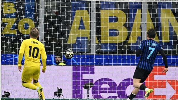 Jens Petter Hauge of Bodo Glimt (l) scores first goal against Inter Milan in 2025-26 Champions League play-off second leg