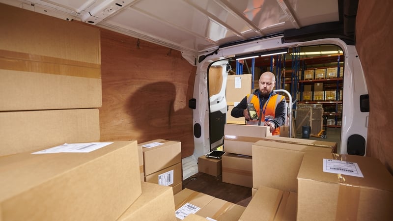 'Foireann bhreise de dhíth agus fás as miosúr tagtha ar sheachadadh beartán'