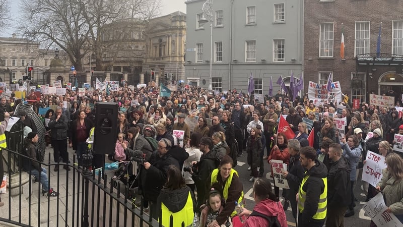 Protestors outside Dáil in Dublin