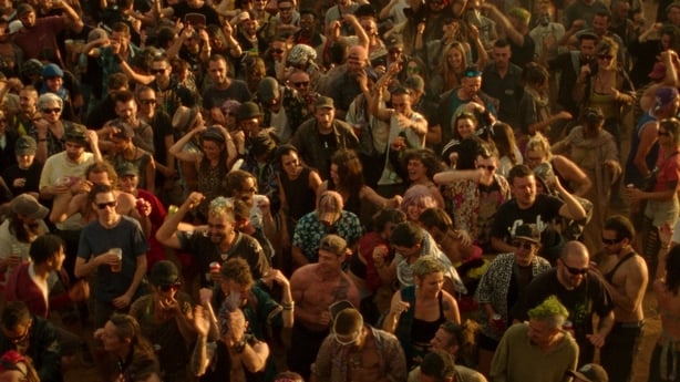 Rave crowd in Sirāt