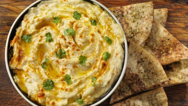 Roasted Garlic Hummus with Pita Chips