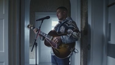 Dermot Kennedy has released a stunning new video for Refuge, filmed live in Glenmaroon House, Dublin