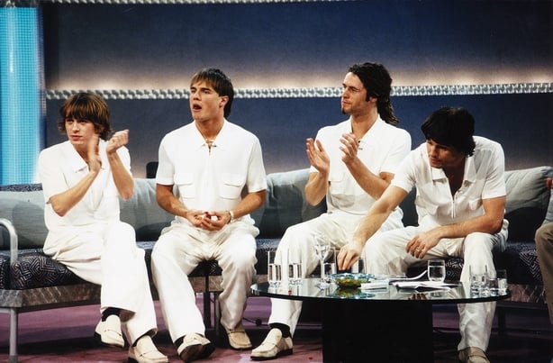 (GERMANY OUT) Take That, Musikgruppe, Boygroup, Pop, GB Letzter Auftritt der englischen Popgruppe vor ihrer Auflösung im deutschen Fernsehen in der 100. Sendung von 'Wetten dass ..?' (v.l.n.r.): Mark Owen, Gary Barlow, Howard Donald und Jason Orange. . (Photo by Weihrauch/ullstein bild via Getty Ima