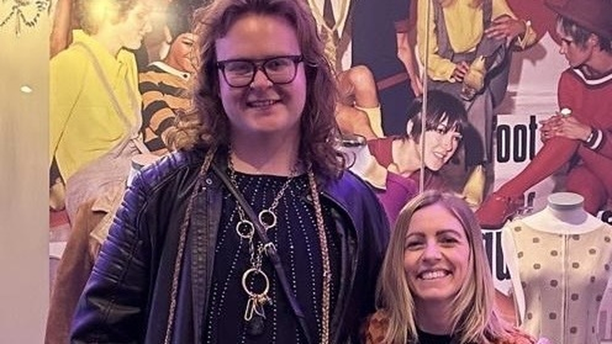 Sexy Tadhg, ceoltóir, amhránaí agus fashionista.