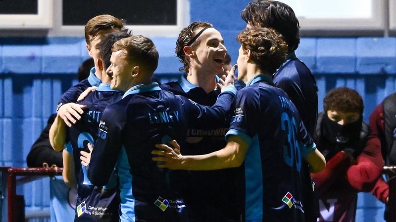 27 February 2026; Harry Wood of Shelbourne, centre, celebrates after scoring his side's second goal during the SSE Airtricity Men's Premier Division match between Drogheda United and Shelbourne at Sullivan & Lambe Park in Drogheda, Louth. Photo by Shauna