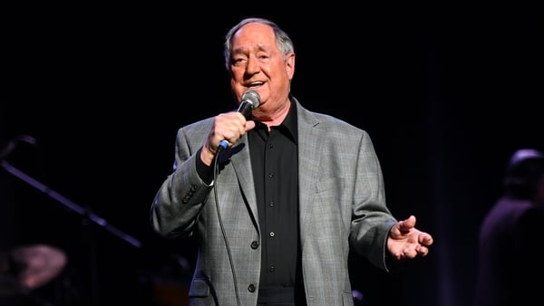 BEVERLY HILLS, CALIFORNIA - APRIL 06: Singer Neil Sedaka performs onstage at Saban Theatre on April 05, 2019 in Beverly Hills, California. (Photo by Scott Dudelson/Getty Images)