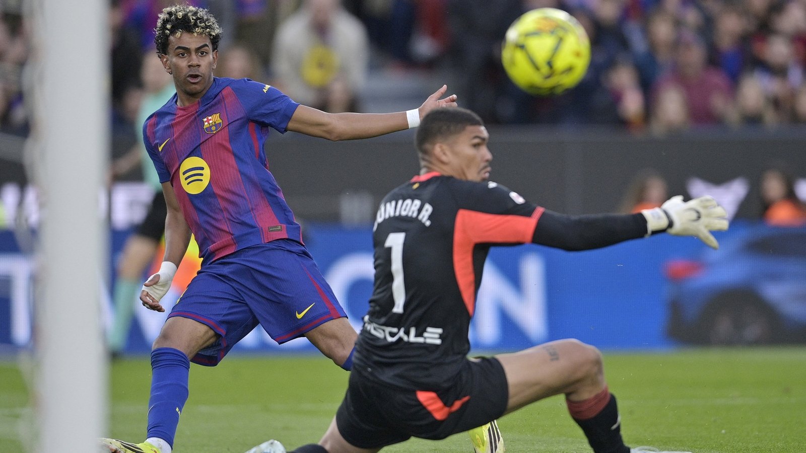 European round-up: Career-first for Yamal in Barca win
