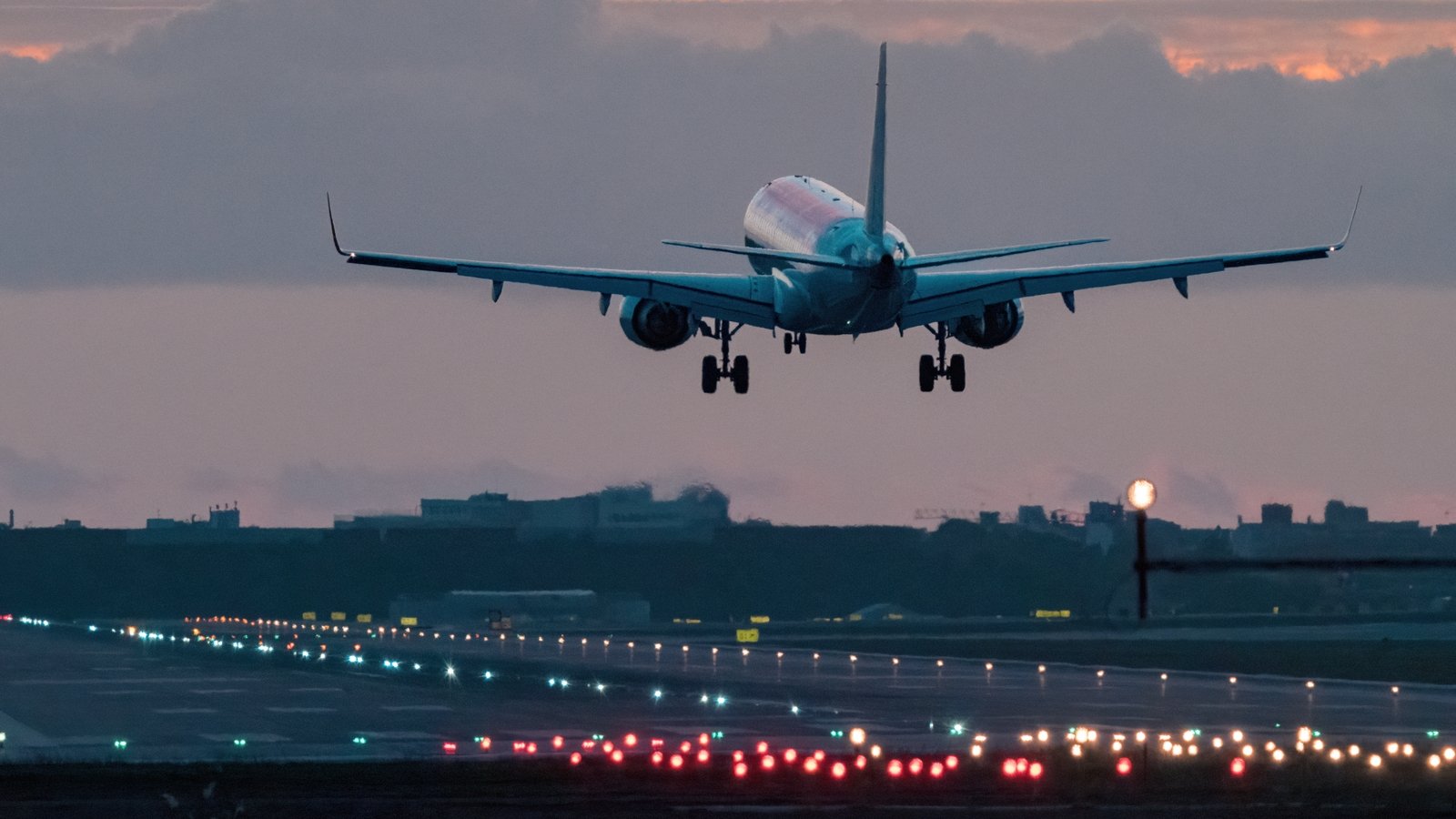 Govt to charter flight from Oman for 280 Irish citizens