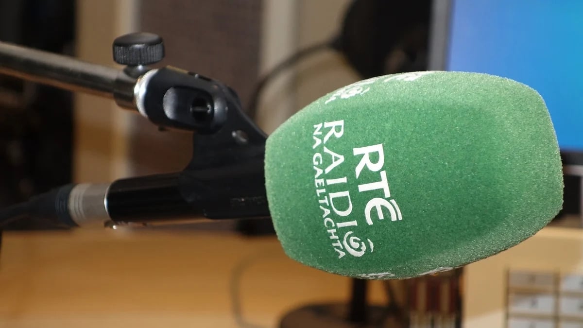 Brian Mac Giolla Chearra as Doire Chonaire leis an dán Coinne le Michelle.