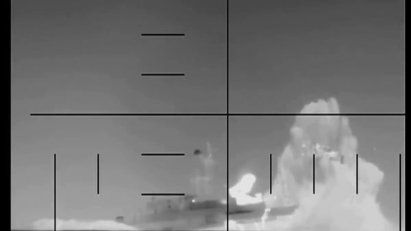 US Department of Defense video said to show the sinking of an Iranian warship