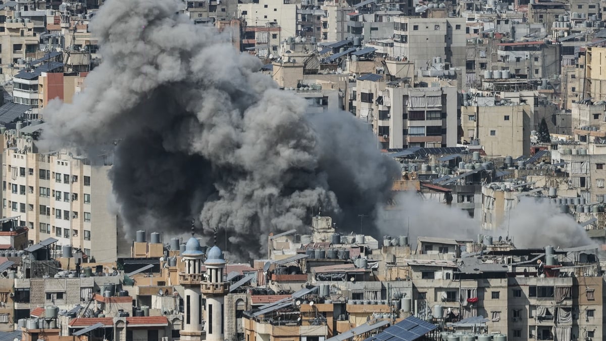 Fresh Israeli strikes are reported to have battered Lebanon