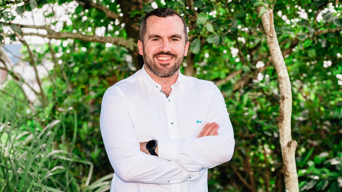 Príomhscéalta an Iarthair.