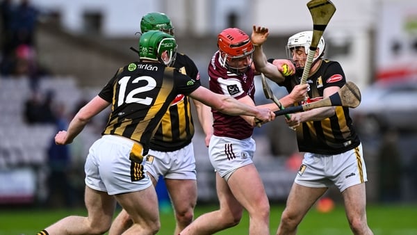 7 March 2026; Ronan Glennon of Galway in action against Cian Kenny, right, and Luke Connellan of Kilkenny during the Allianz Hurling League Division 1A match between Galway and Kilkenny at Pearse Stadium in Galway. Photo by David Fitzgerald/Sportsfile