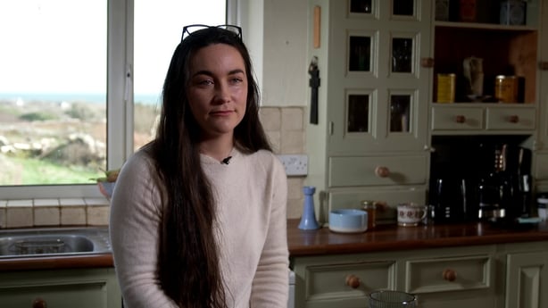  Adhna Ní Bhraonáin