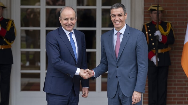 Pedro Sanchez (right), receives Micheal Martin (left), at the Moncloa complex
