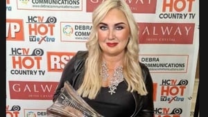 Gradam Ceol Tíre 'Hot Country TV' bronnta ar Jó Ní Chéide show image