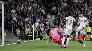 Real Madrid's Uruguayan midfielder #08 Federico Valverde (R) scores his team's third goal during the UEFA Champions League last 16 first leg football match between Real Madrid CF and Manchester City at Santiago Bernabeu Stadium in Madrid on March 11, 2026