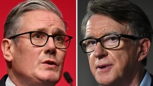 Tom Ó Ceallaigh : Tráchtaire ar pholaitíocht na Breataine. show image